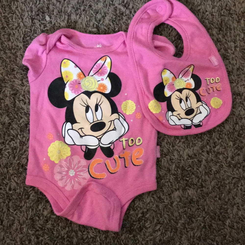 Minnie Mouse onesie with matching bib